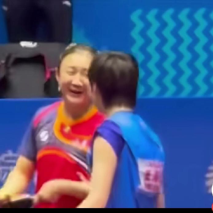 陈梦0：4输给王曼昱赛后，意想不到一幕发生：比赛结束，她俩走到一起