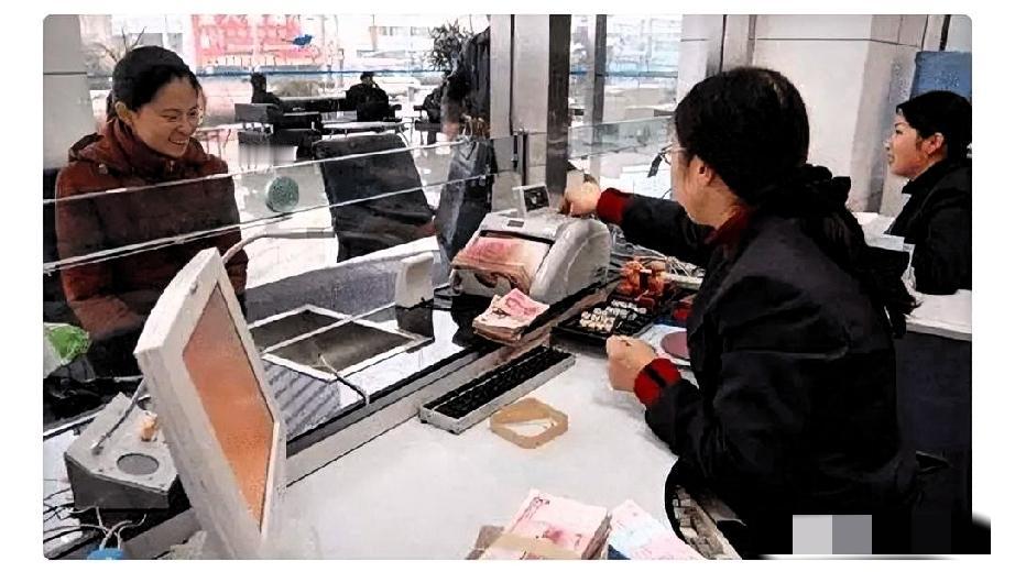 银行疯了！存5万，直接抱走空气炸锅。存10万，智能手表戴手上。别以为这是天