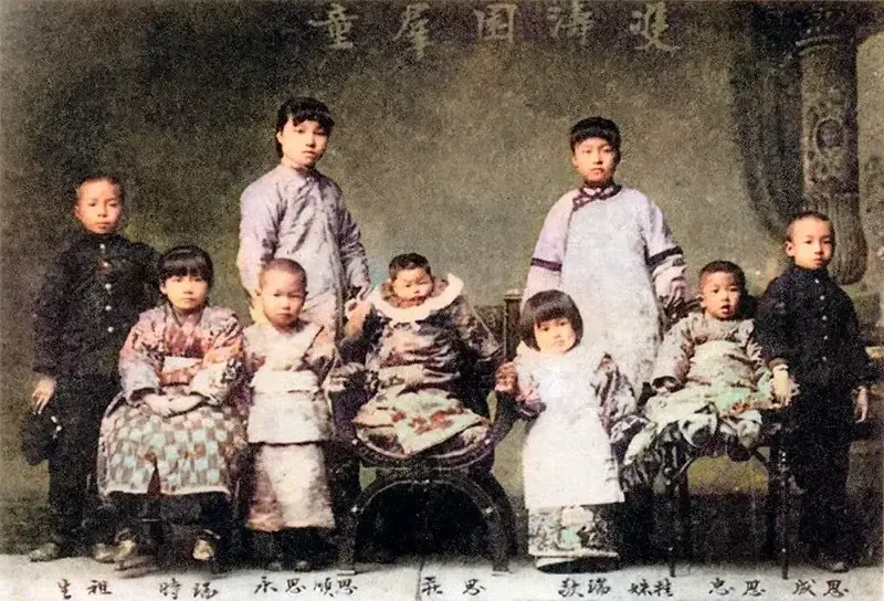 1903年，梁启超全家流亡在日本，一天回到家，妻子李蕙仙对他说:“一切都安排好了