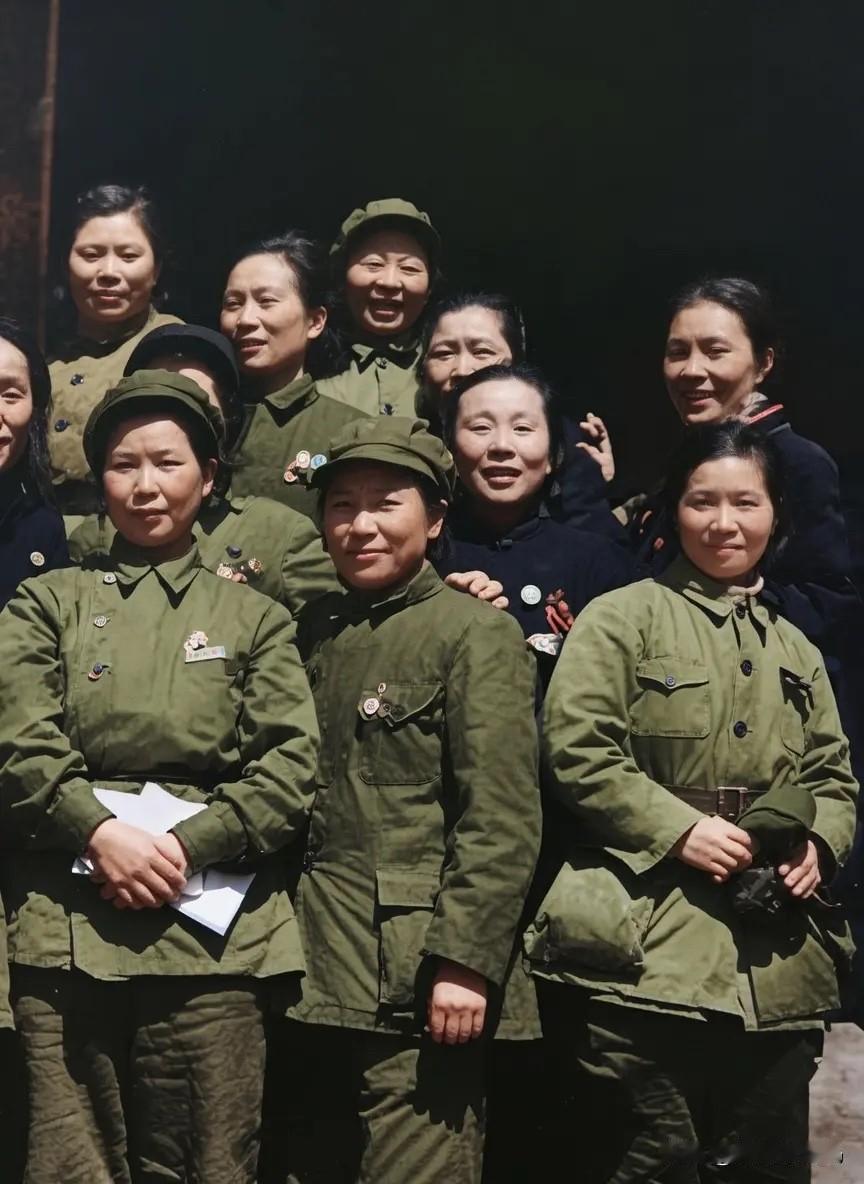 1949年部分长征女兵合影！伟大的女性们长征老前辈井冈山女红军红军第一美女