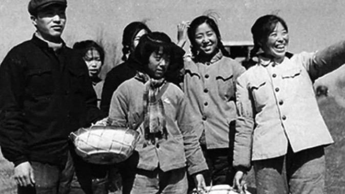 1977年秋，知青点里只剩王建全和杜玉娟了。那天，王建全对杜玉娟说：“姐，我要
