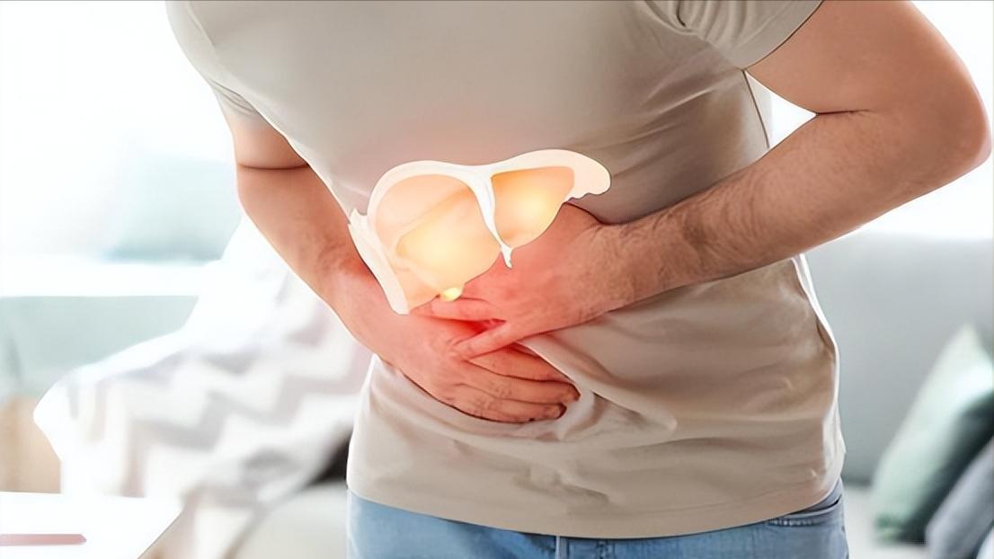 易伤肝的水果被揪出，不少人成袋往家提，难怪肝病会找上门水果摊上水果琳琅满目，