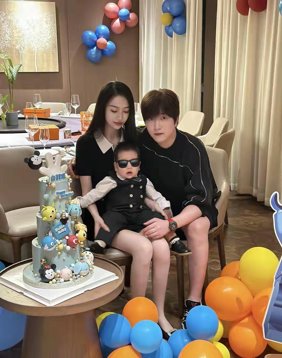 现在最慌的，应该是白冰的老婆江梦瑶了吧！虽然1891万的罚款对于他们来说并不多