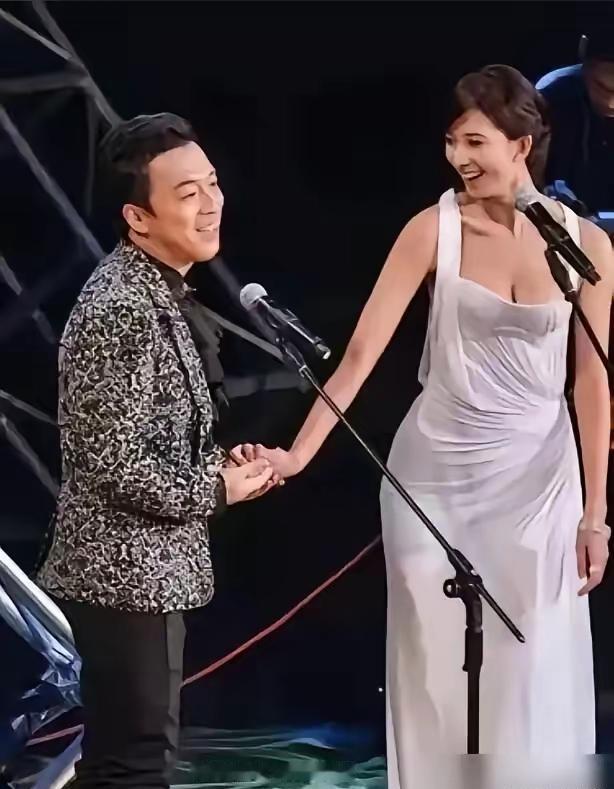 黄渤的“分寸感”有多绝？林志玲主动强吻，他拍完第一件事竟是给老婆报平安！家人