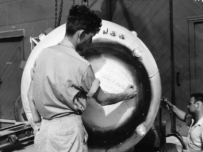 1945年8月6日和9日，美国向日本，投下了两颗原子弹。广岛和长崎遭到了轰炸，