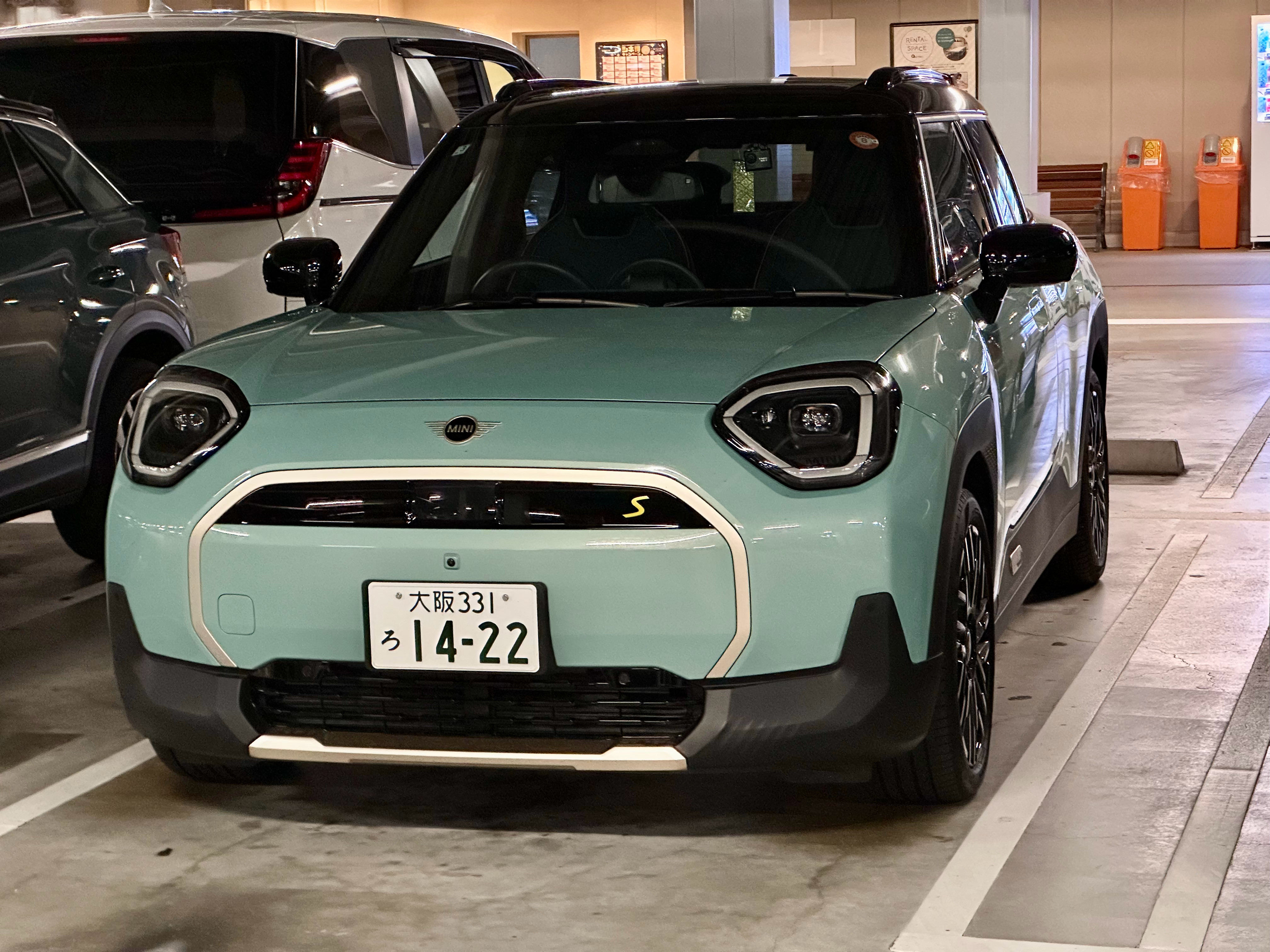 型车街拍偶遇MINI家族新成员-电动Aceman（J05）。紧凑小