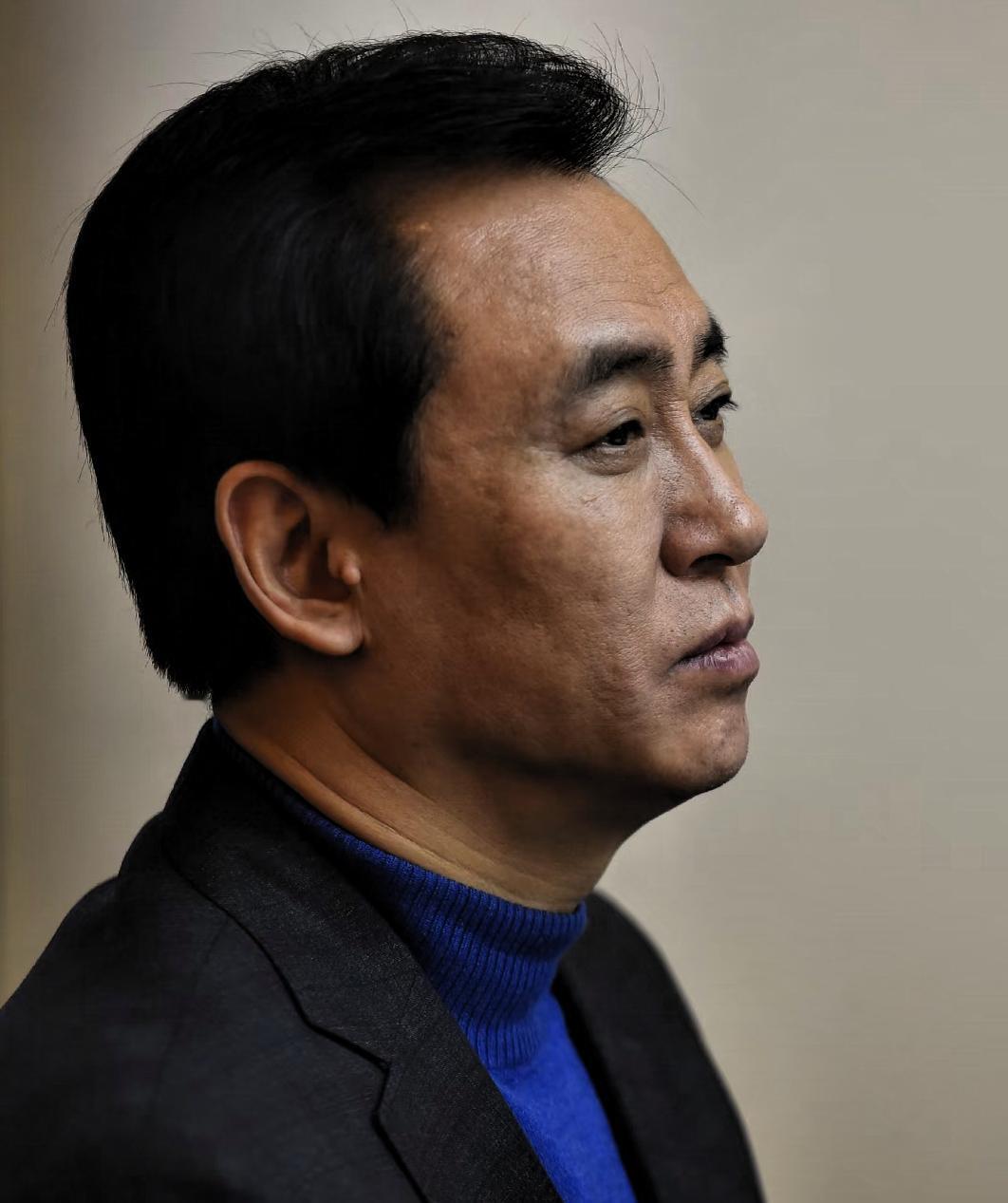 家印落幕：一个地产枭雄的崩塌与一个时代的终结随着法槌落下，曾经叱咤中国地产