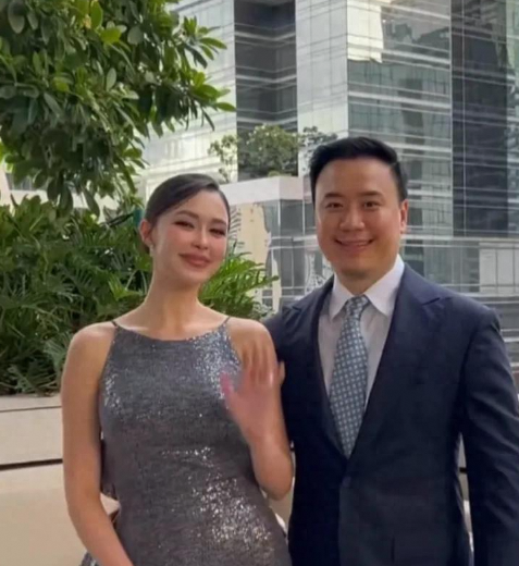 泰星小Pat出席订婚宴：礼服显胖难掩豪门贵妇范