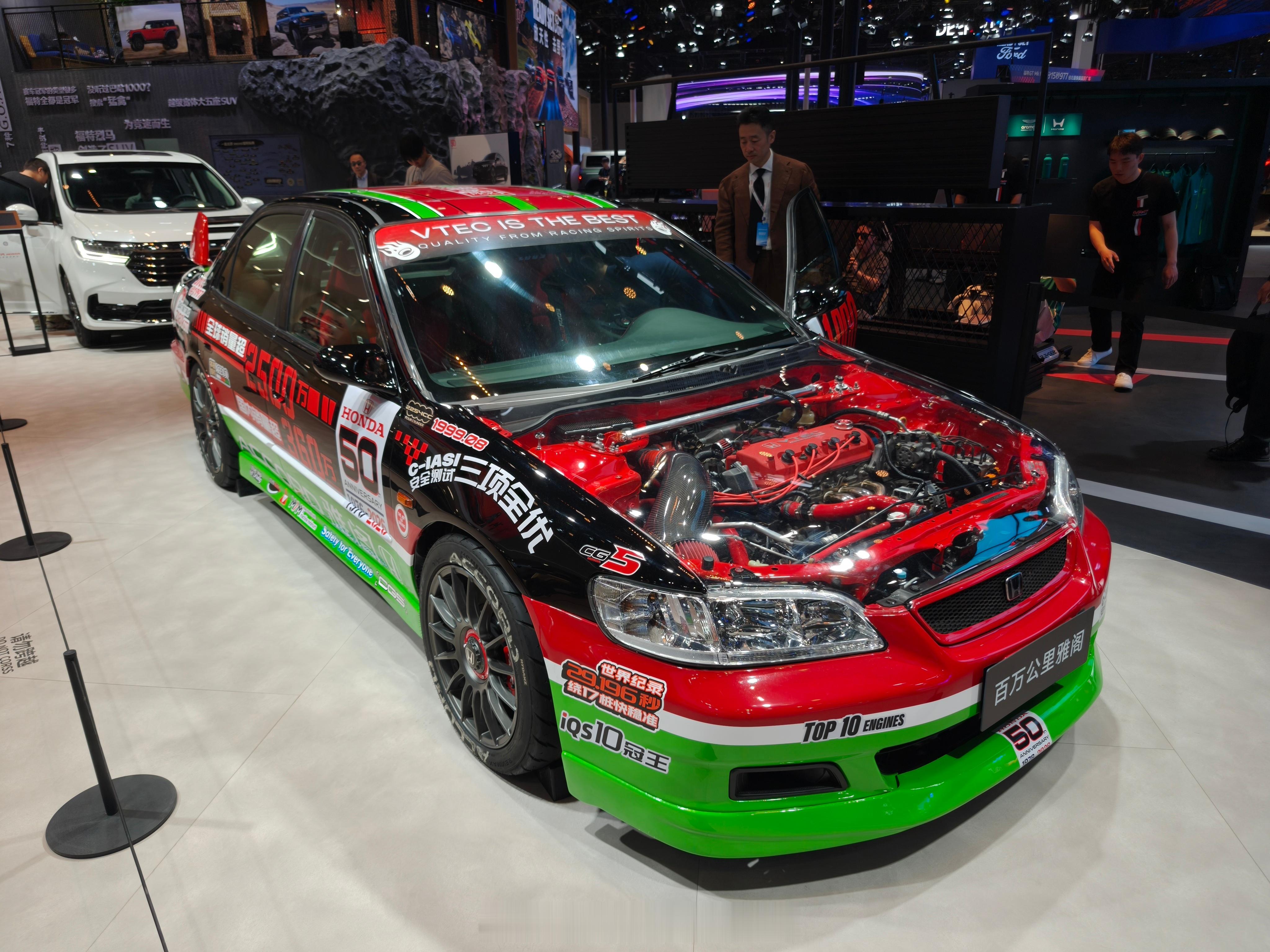 北京车展本田展台有点意思，不需要车模也能吸引人从F1，MotoGP再到公务机和船