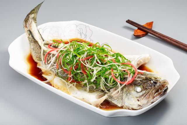 糖尿病一口鱼肉不能碰？医生：不想血糖飙升，这6物管住嘴才关键一听说得了糖尿病