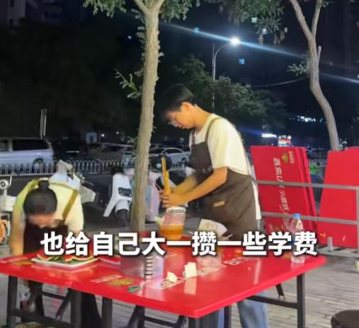 640分，足以敲开985的大门，可这个内蒙古男孩拿到分数后的第一件事，不是庆功，