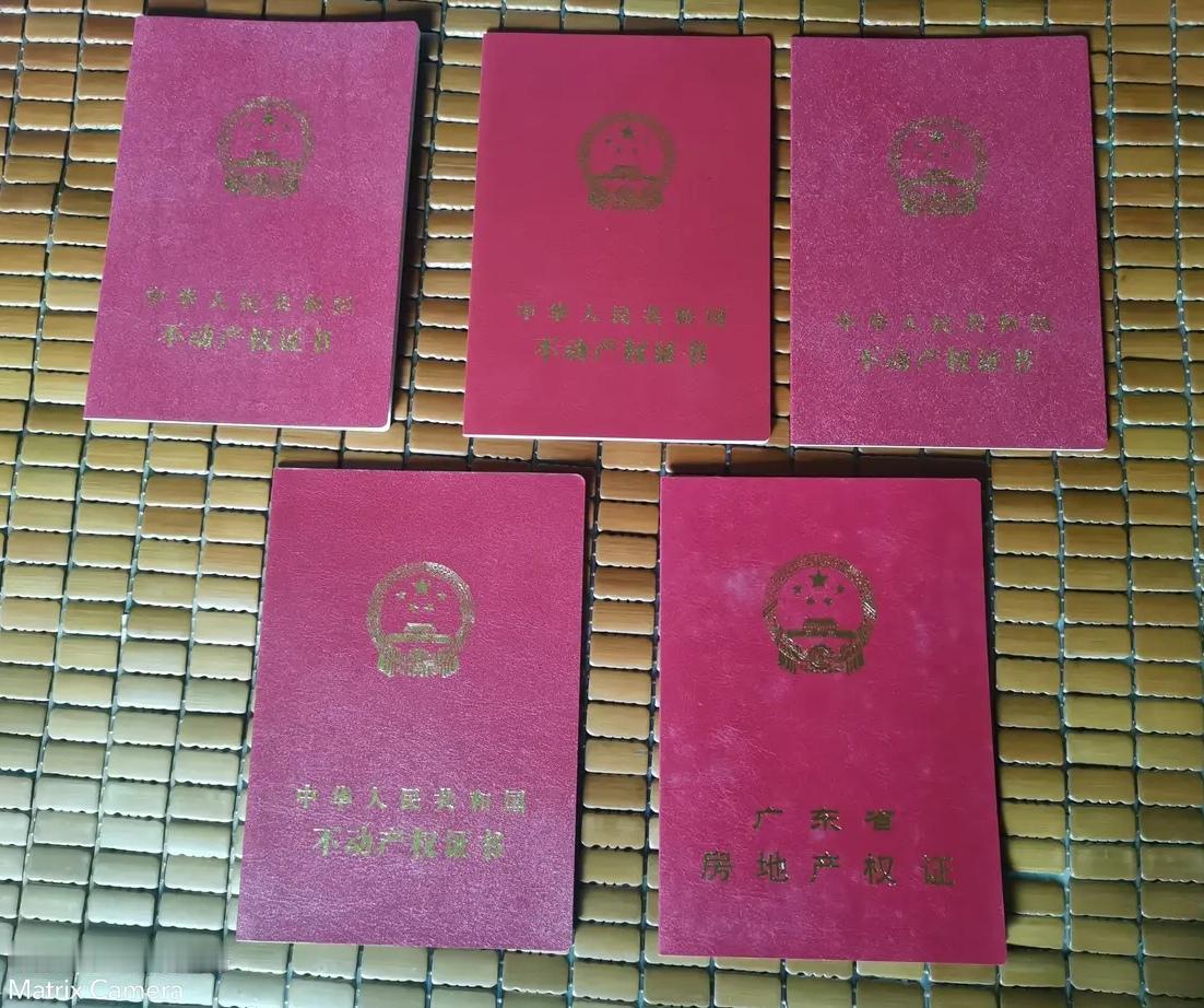 我承认，我是一个爱买房的人。在我身边经常有人跟我分析房价涨跌曲线，说房价会贬值、