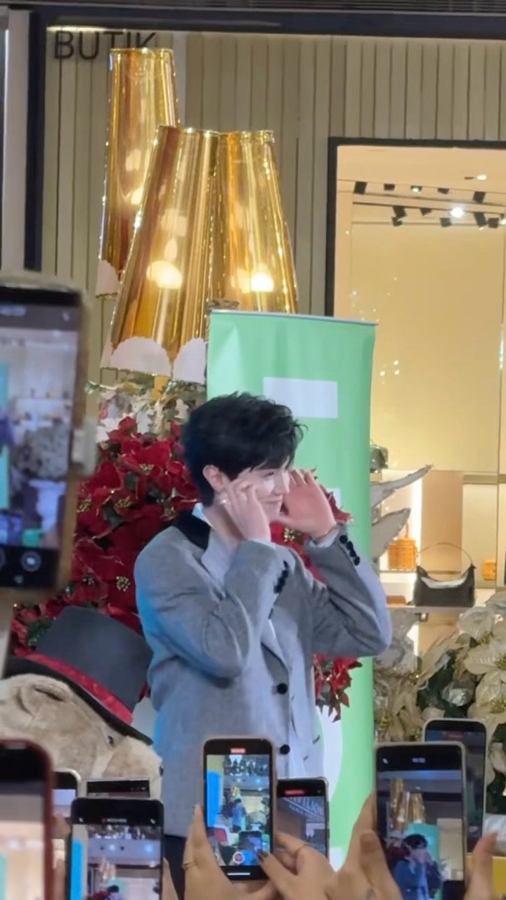 啊啊啊啊啊啊啊啊啊啊！！这个陈哲远真的老实人豁出去了….所有人点开这三连拍看这是