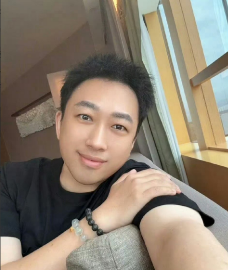 如果世界上有后悔药，最先抢着吃的肯定是于正。​他千不该，万不该，不该选择去硬