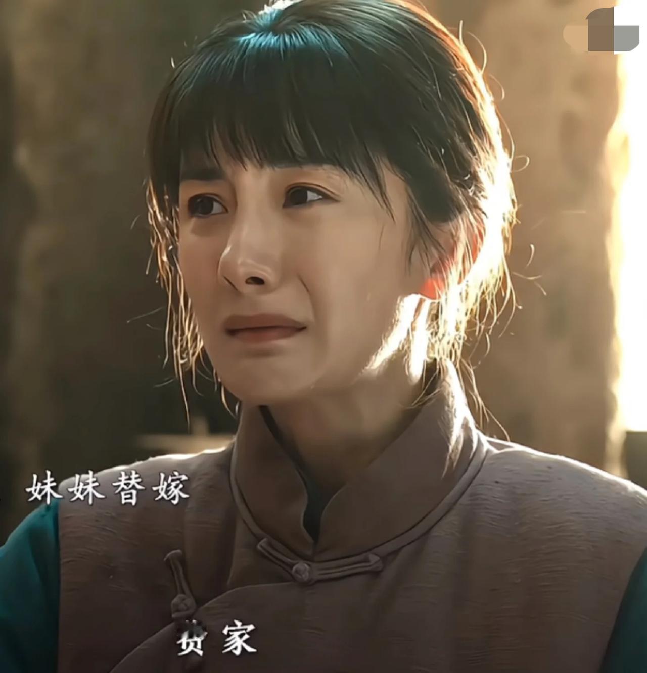 农村也有村花也有好看的女生，但绝对不是杨幂这样的。她这长相不是本地系美女的长相，