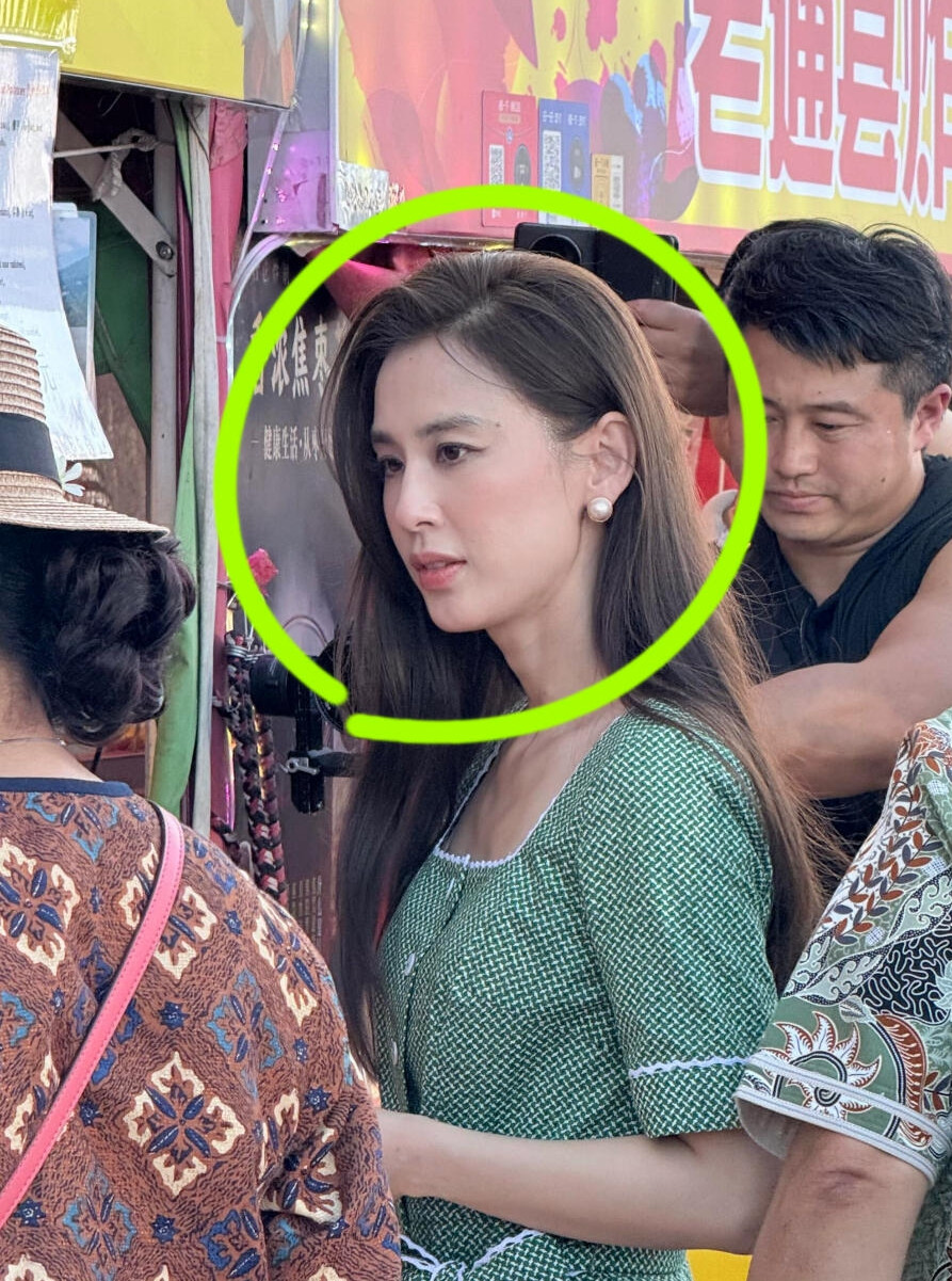 我趣...黄圣依路人偶遇长这样？？