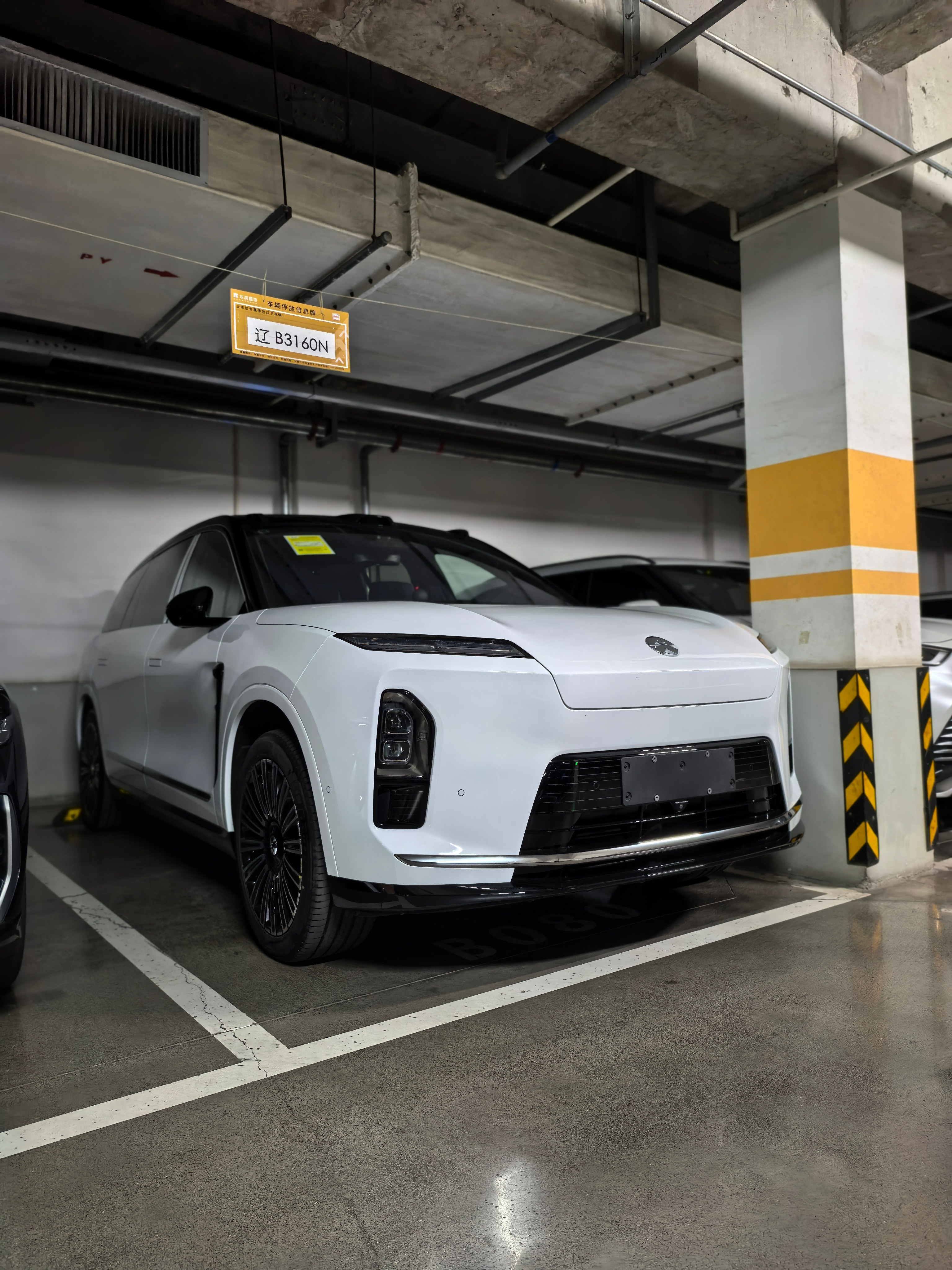 ES8昨天提完车带孩子跑了80km，有几点小体会跟大家分享下。1.外形漂亮，