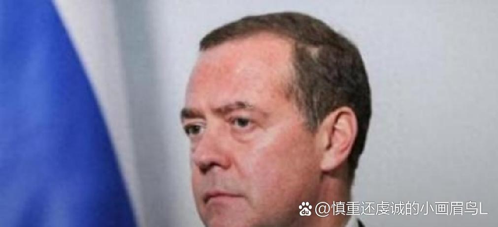 克里姆林宫的钟声敲了72下，普京真的还能扛多久？你敢信吗？那个在镜头前永远挺拔