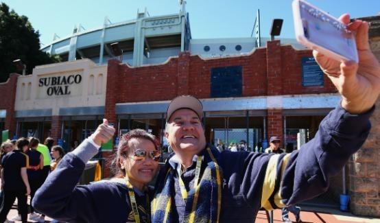 据了解，澳大利亚有这样一群华人，本来国内就是体制内退休特别是女同志，50岁后来到