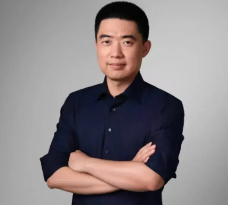 查了下李想，直接被他简历吓死了。李想18岁放弃高考，靠写代码转曲赚取第一桶金