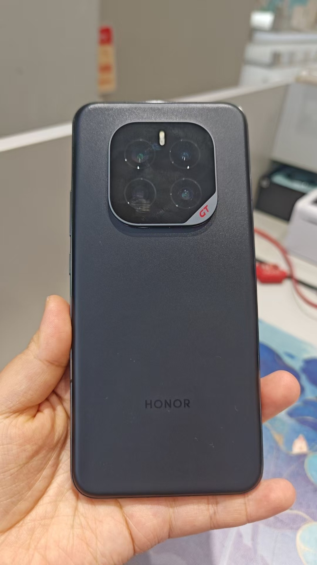 荣耀GTPro和一加13T怎么选？昨天去店里看了这个两个手机，个人看法是喜欢小