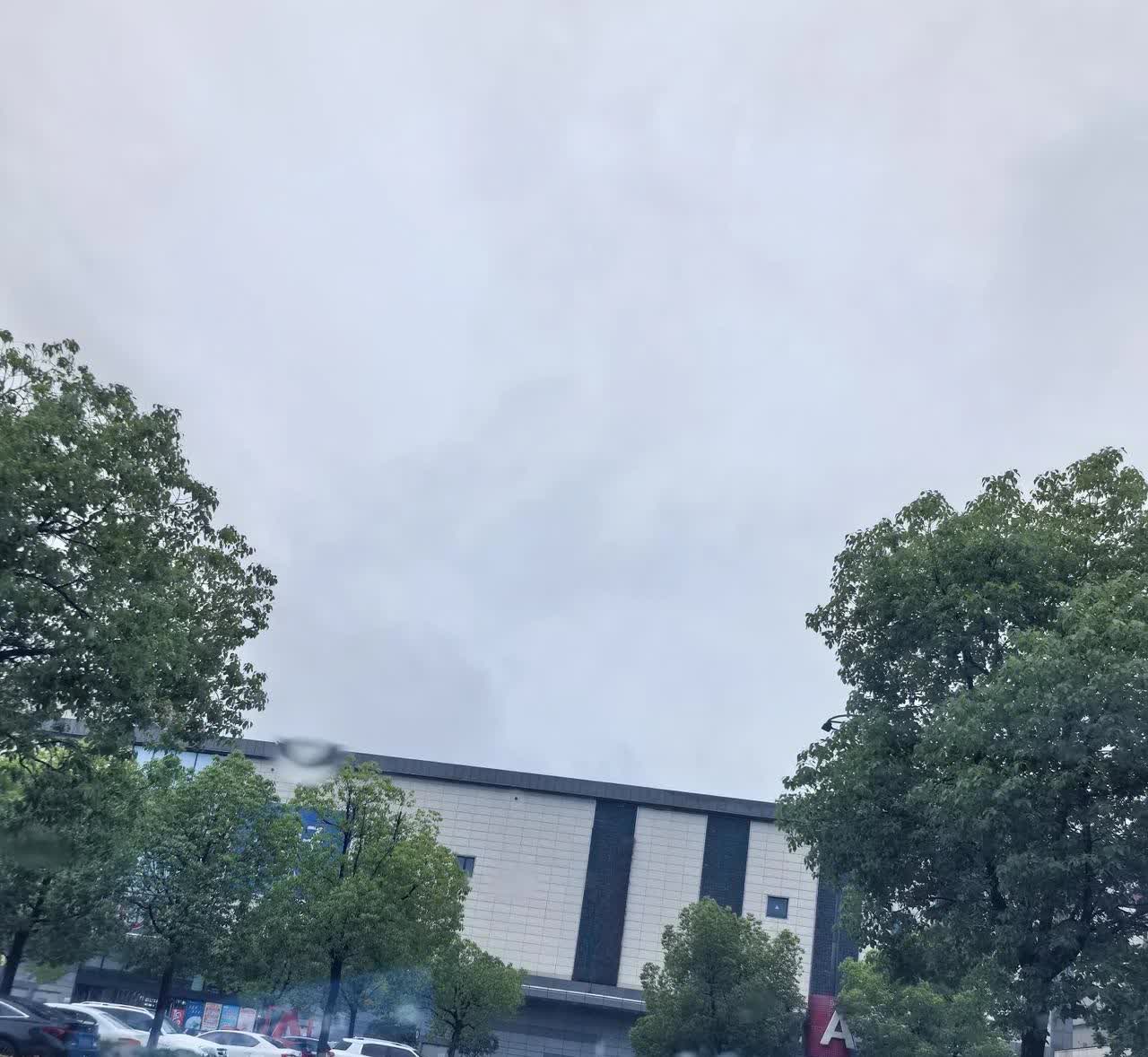 汽车前挡玻璃油膜去除，我再一次测试过分享给大家。好点的洗手液是100%可以去除油