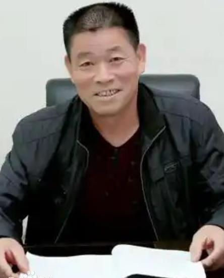 黄朝耀，鄂州市退役军人。原兰州军区尖刀连连长，身先士卒，带领连队端掉敌人四个屯兵