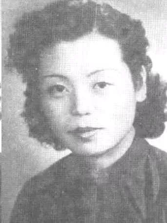 1970年，陈独秀58岁的女儿陈子美身绑5个空油桶，带着小儿子偷渡香港