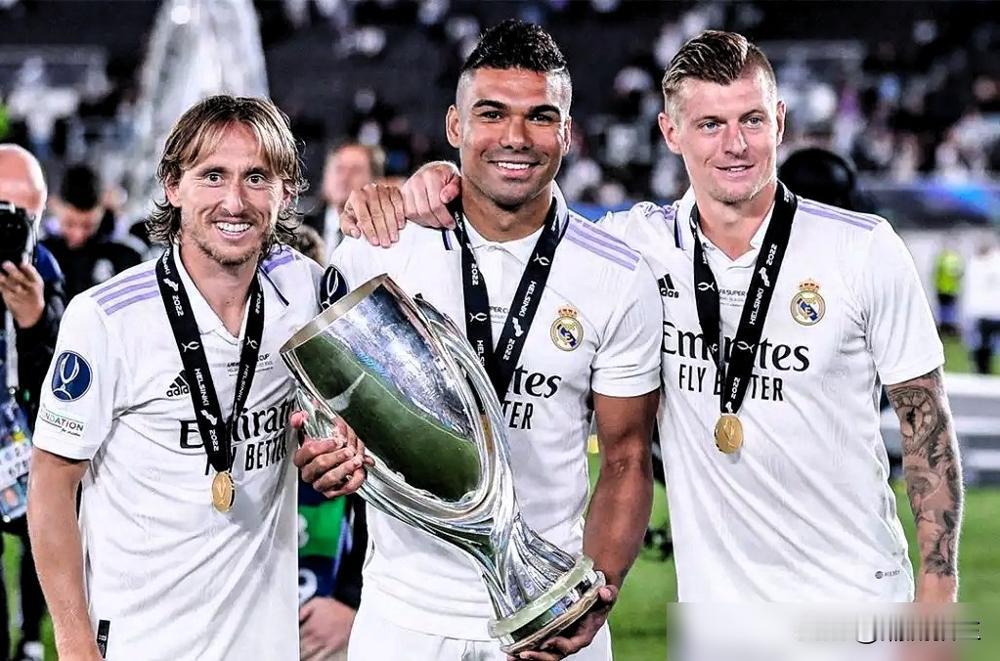 别吹了！皇马那2.43亿欧元砸出来的中场，现在高层自己承认：彻底失败。贝林厄