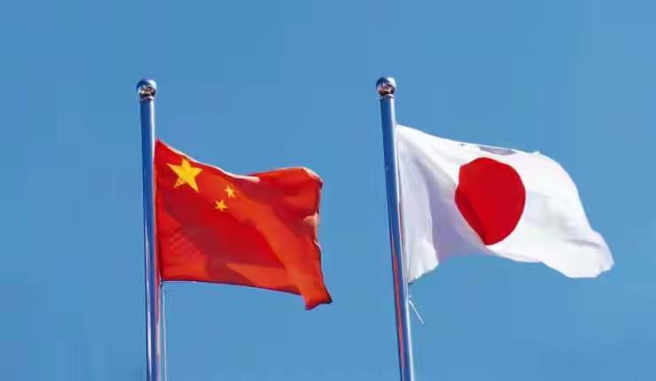 日本外相碰瓷未遂，高市早苗真的急了，亲自上阵折腾我们经常讲不作死就不会死，只