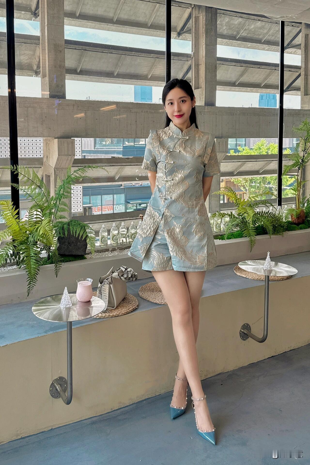 第一次穿旗袍新中式这么好看啊尝试下不同风格就是我的”中药”太苦了🌿