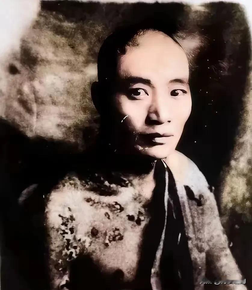 看完史思堂的照片破防了！1942年毒气战中的硬汉，用烂皮之躯扛住日寇屠刀！