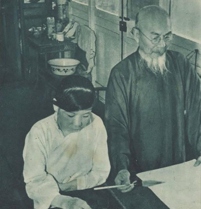 1919年，55岁的齐白石娶了一个18岁的漂亮姑娘。那年头的京城画坛，老辈人