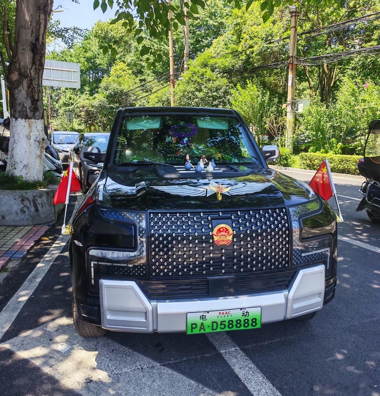 这位大爷👨🏻‍🦳，现实生活中应该是个很有趣的人[doge]​​​