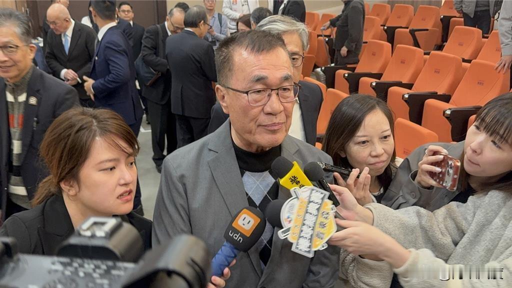 今天对国民党来说，久旱逢甘霖，李四川宣布辞去台北副市长职务，当仁不让参布新北市长