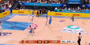 CBA京鲁大战，珀塞尔与周琦在末节开局的冲突彻底点燃了两人的情绪，随后比赛中，周