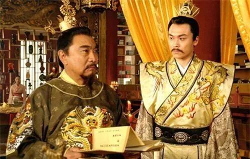 1399年，宁王朱权送兄弟燕王出城，言辞切切：“皇兄，你这一去可要小心行事，切莫