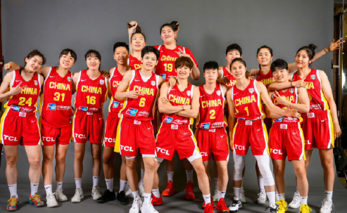 千呼万唤的中国女篮2025亚洲杯12人名单终于出来了，在深圳拍合影的14人中王佳