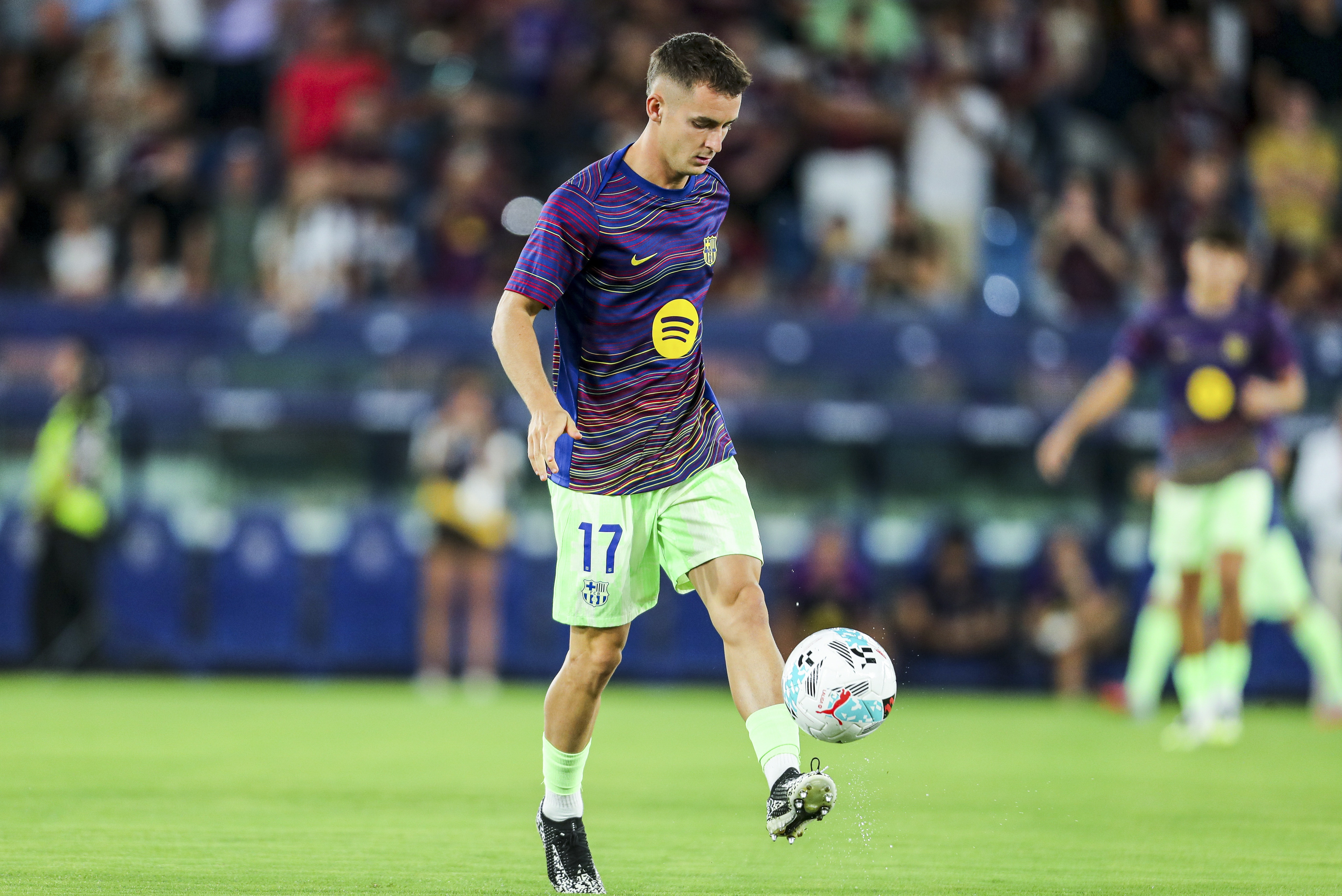 沦为边缘人! 每体: 卡萨多在巴萨处境不佳, 可能被俱乐部出售套现