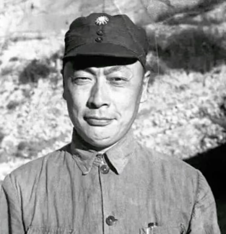 1937年，陈毅被叛徒诱骗下山，途中他觉得口渴，于是拐到一农户家里喝水，却因为农