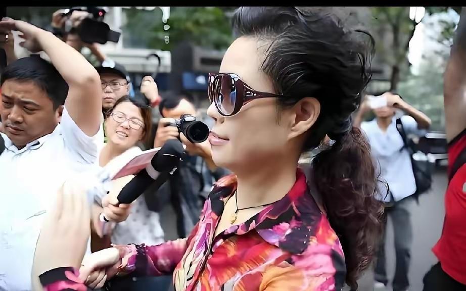 梦鸽又上热搜了。这次不是因为她的歌声，而是因为她那个刚出狱的儿子。十年前，17岁