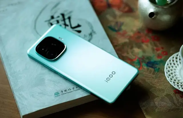 iQOO Z10 Turbo系列通过3C认证: 双型号+90W快充, 4月发布