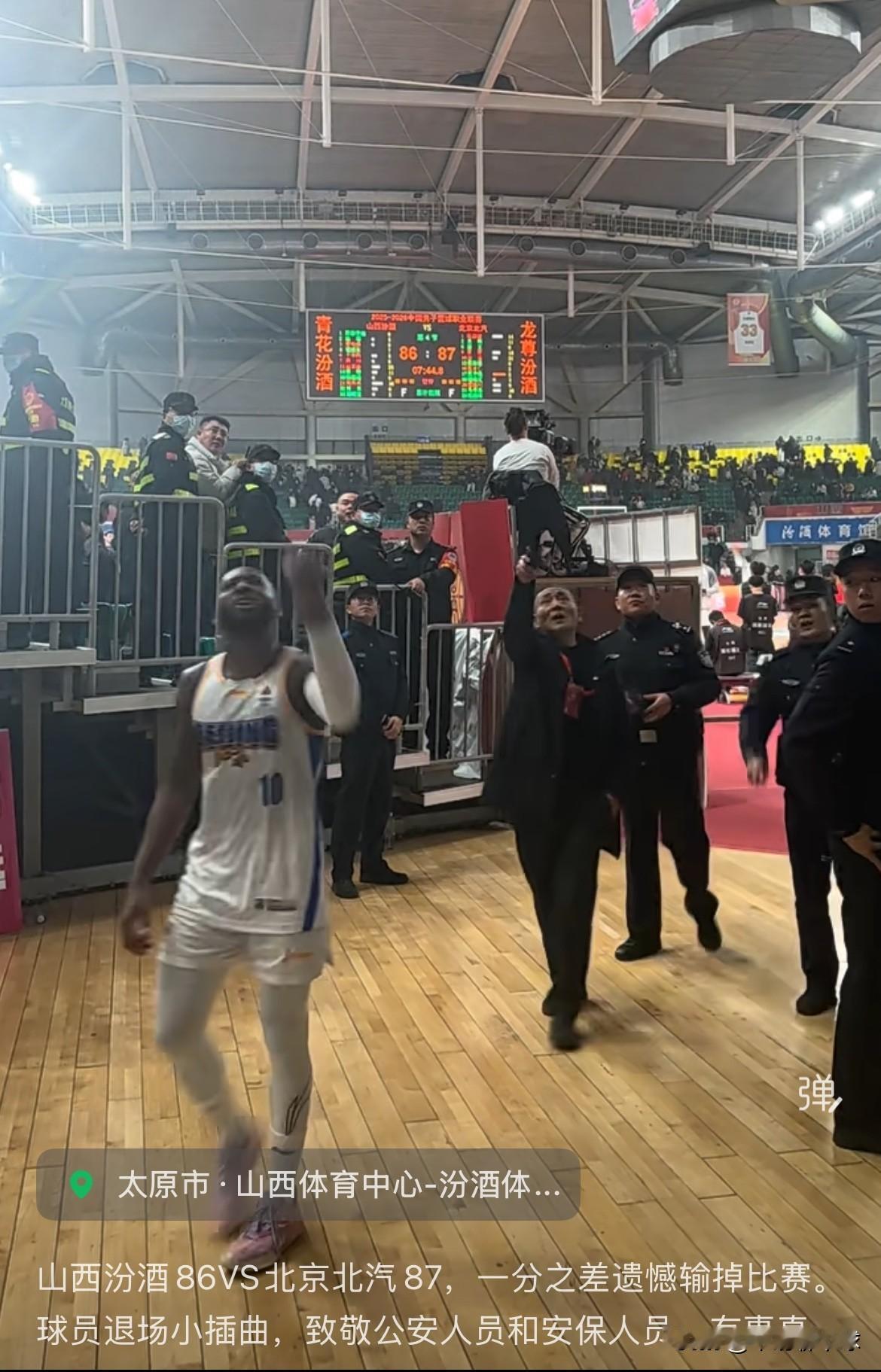 山西魔鬼主场：难怪潘子说谁来都赢不了！山西男篮与北京男篮的较量持续至最后一刻，