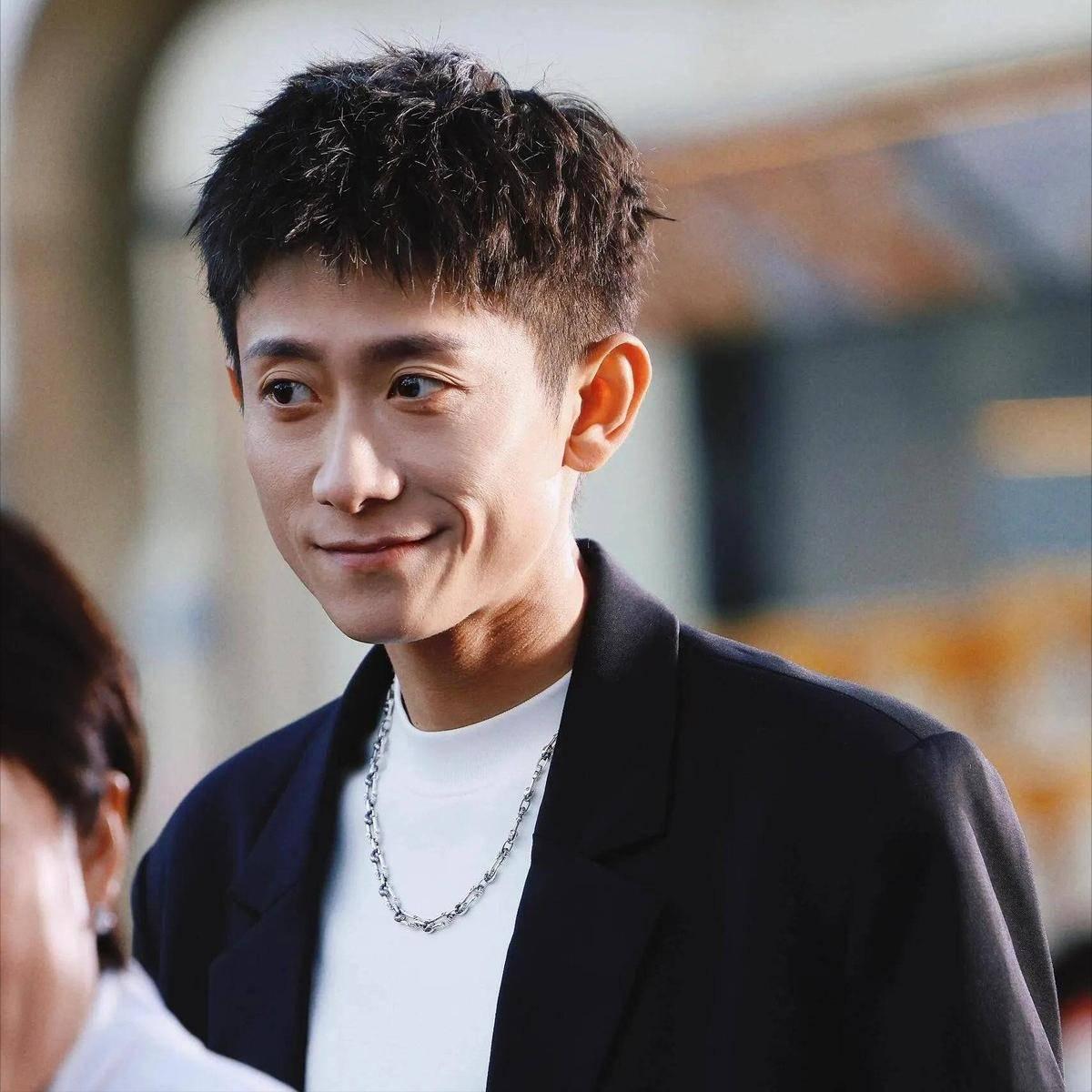 张一山，被一些网友称之为“京圈太子爷”。凭借《家有儿女》成为了家喻户晓的童星