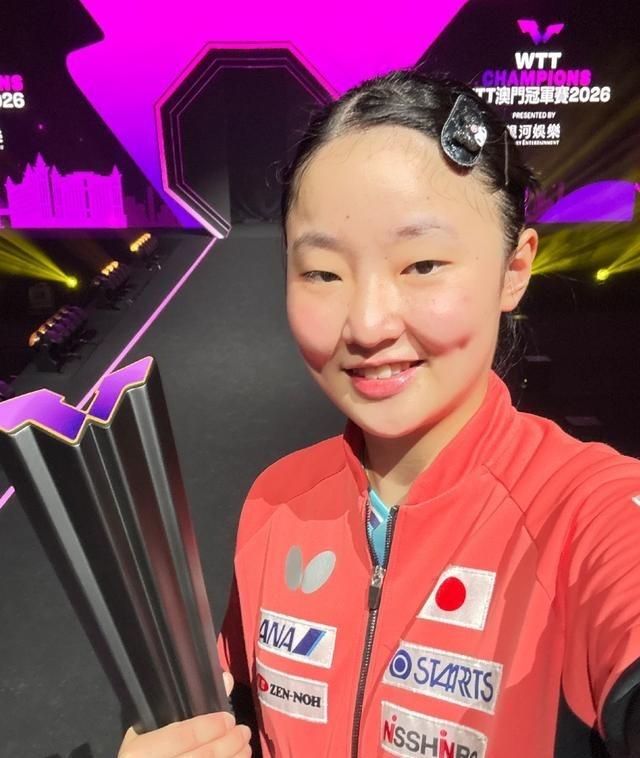 张本美和赛后又哭了，不是被孙颖莎和王曼昱打哭的，而是赢球后哭的，喜极而泣比赛一