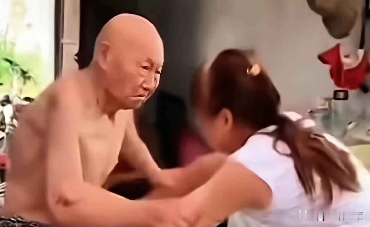 阿尔茨海默症家庭照护崩塌实录，一个家庭的无助呐喊近期，八旬阿尔茨海默症老人，