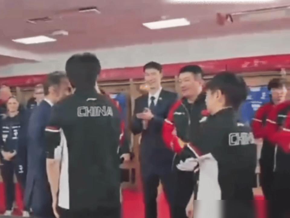 这哪里是打球，分明是打人情世故！这回看到孙颖莎和王楚钦上电视，我才突然觉得，