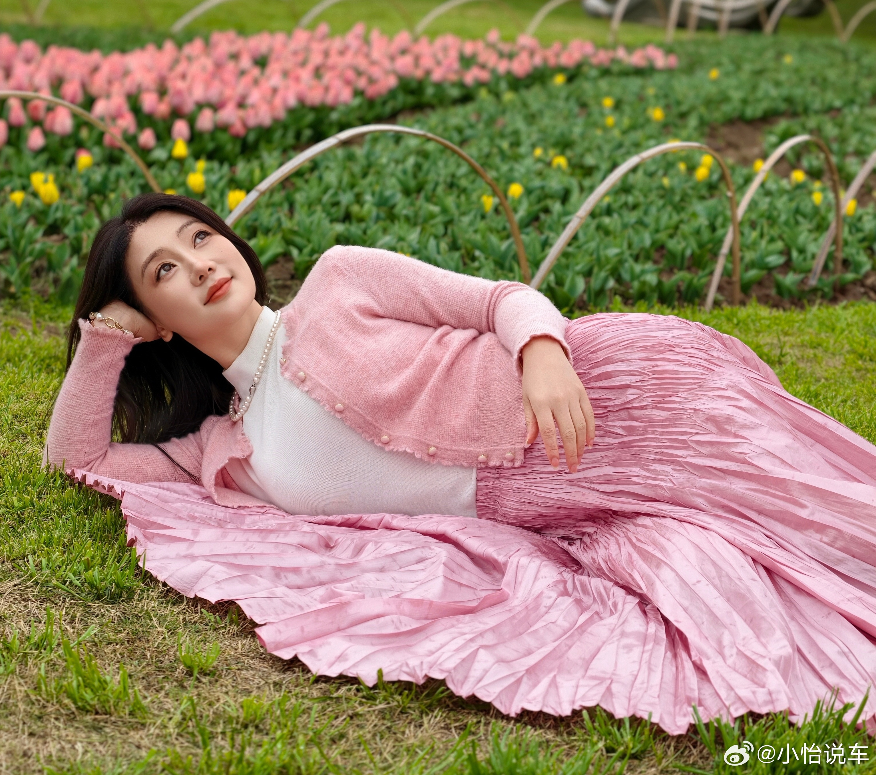 哇塞，玄武湖的郁金香开的好艳，五颜六色的，打卡的游客也多，为了拍好看的照片，我直