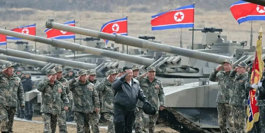 被美韩制裁20年，金正恩却说朝鲜真正的敌人不是美韩，那是谁？2021年11月，金