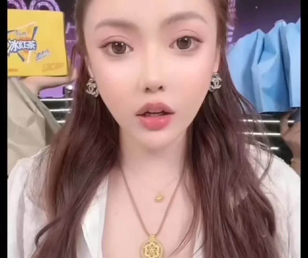 辛选蛋蛋再次向师傅辛巴表忠心，我永远是辛选的蛋蛋！